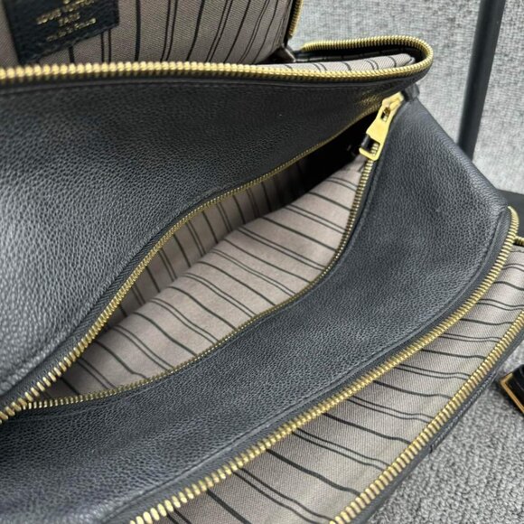 100%  Authentic Louis Vuitton Marais MM Empreinte Shoulder Bag - Picture 10 of 11